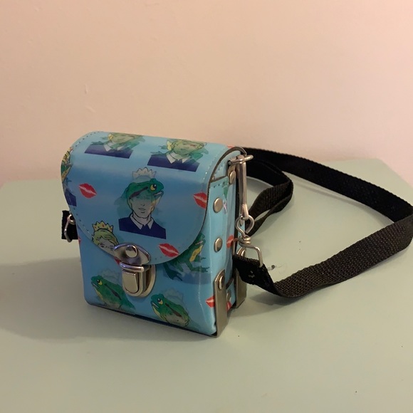 Holographic Prince Charming purse - Picture 1 of 2